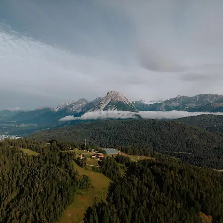 G12 - Mountain Luxury By Peak